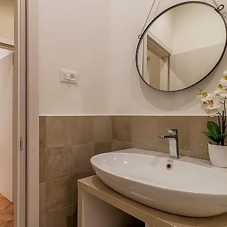 Elegante Vicino Stazione - Grey 3*